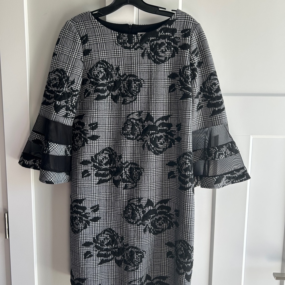 Elegant Black and Gray Floral Dress size 6